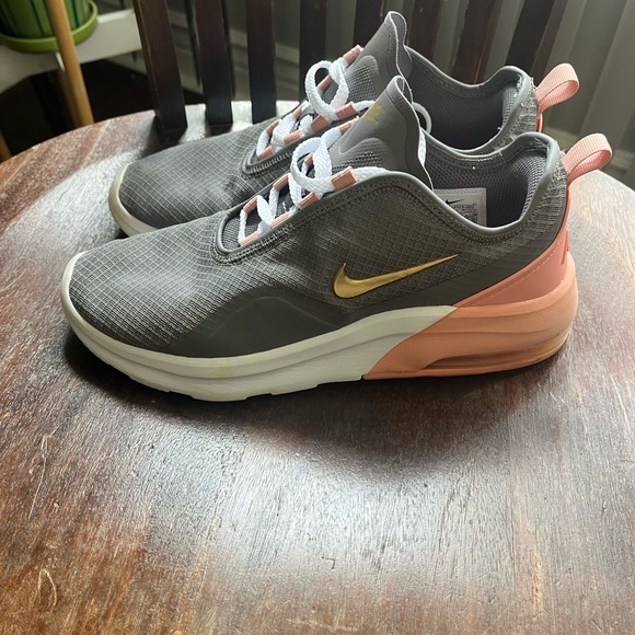 Nike Air Max Motion 2- women’s- size 8 - Picture 3 of 15